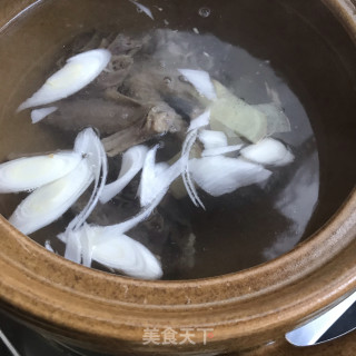 萝卜丝板鸭汤的做法步调：4