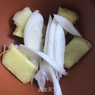 萝卜丝板鸭汤的做法步调：3