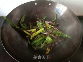 剁椒炒白菜苔的做法步调：2