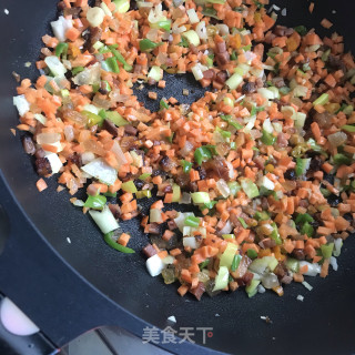 腊肉炒饭的做法步调：7