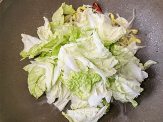 小酥肉年夜烩菜的做法步调：6