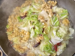 小酥肉年夜烩菜的做法步调：9