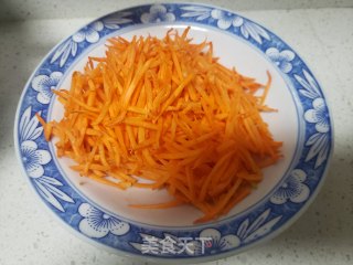 白萝卜利剑菜炒饼丝的做法步调：4