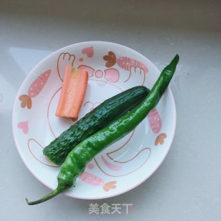 蔬菜炒鸡丁的做法步调：1