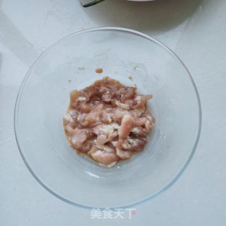 蔬菜炒鸡丁的做法步调：3