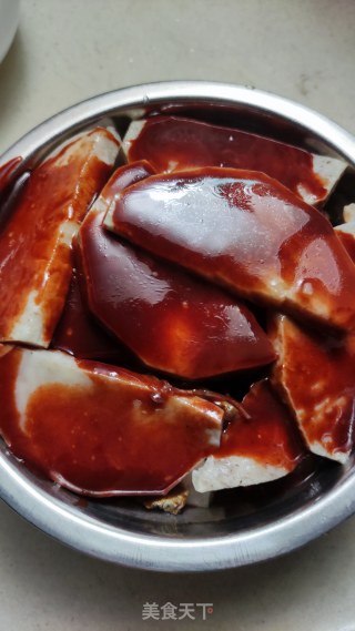 喷鼻芋腐乳扣肉的做法步调：9