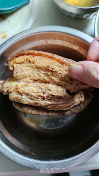 喷鼻芋腐乳扣肉的做法步调：3