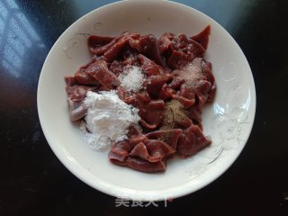 姜葱溜牛肝的做法步调：4