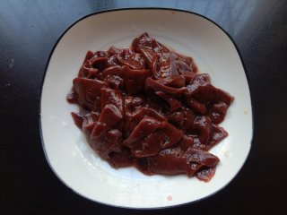 姜葱溜牛肝的做法步调：1