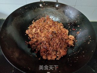 喷鼻辣孜然鱼块的做法步调：14