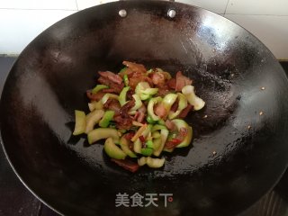 腊肉炒上海青梗的做法步调：10