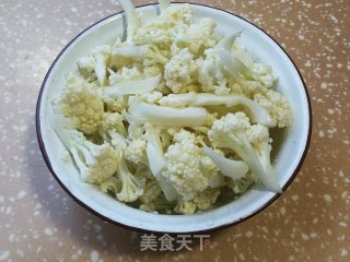 鳞虾烧花菜的做法步调：2