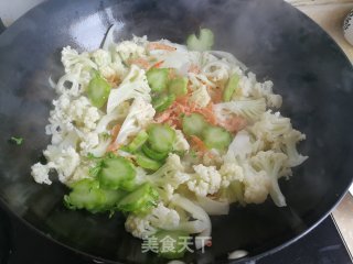 鳞虾烧花菜的做法步调：7