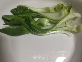 鸡肉丸青菜汤的做法步调：8