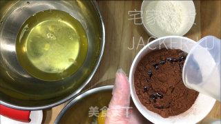 可可蛋糕卷，一次有些失利的教程，可是废品实的超好吃，心感不相上下的。的做法步调：2