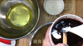 可可蛋糕卷，一次有些失利的教程，可是废品实的超好吃，心感不相上下的。的做法步调：3