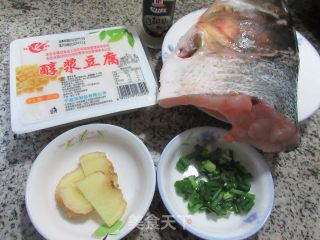 鱼头豆腐汤的做法步调：1