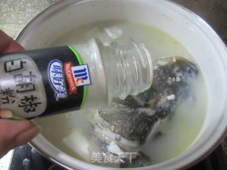鱼头豆腐汤的做法步调：10