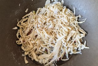 青白椒炒糯米笋的做法步调：5