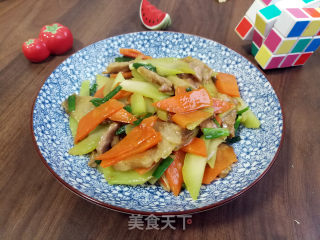 五花肉炒西兰花梗的做法步调：7