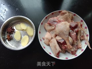 白烧鸭子的做法步调：1
