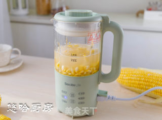 奶喷鼻玉米汁的做法步调：3
