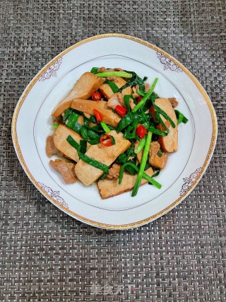 韭菜喷鼻干炒肉片的做法步调：13