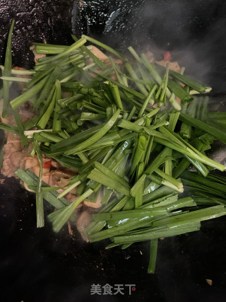 韭菜喷鼻干炒肉片的做法步调：10