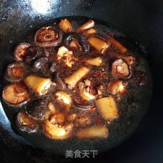 喷鼻菇炖猪尾巴的做法步调：7