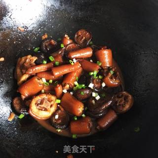 喷鼻菇炖猪尾巴的做法步调：9
