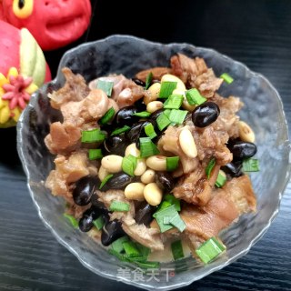 单豆炖猪蹄的做法步调：9