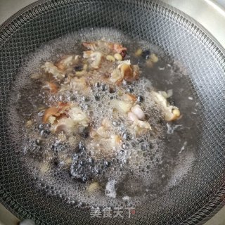 单豆炖猪蹄的做法步调：4