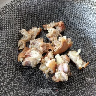 单豆炖猪蹄的做法步调：1
