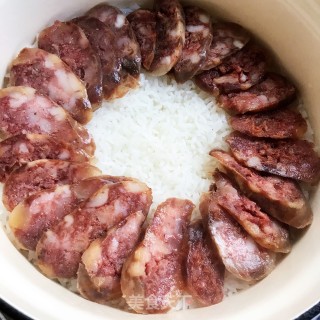 香肠煲仔饭的做法步调：7