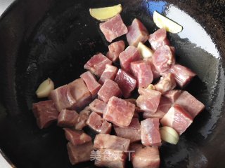芋头炖牛肉的做法步调：4