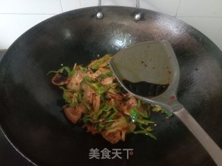 青椒炒回锅肉的做法步调：7