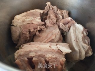 酱喷鼻马肉的做法步调：1