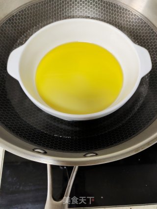 6微暇绿茶粉古早蛋糕的做法步调：1