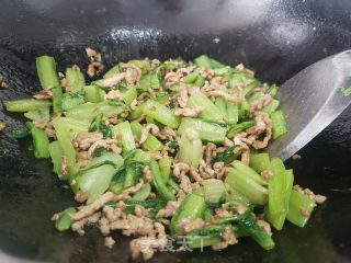 莙荙菜杆炒肉丝的做法步调：4