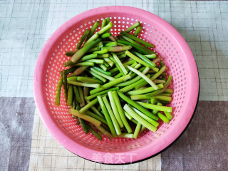 蒜条炒腊肉的做法步调：3