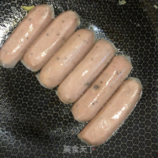 腊肠紫菜包饭的做法步调：3