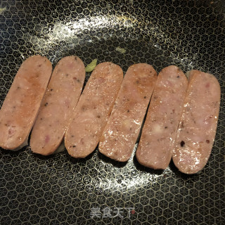 腊肠紫菜包饭的做法步调：4