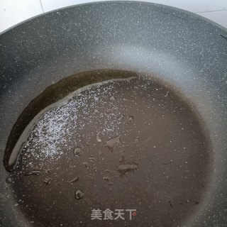 五花肉炒槐花的做法步调：5