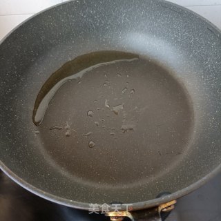 五花肉炒槐花的做法步调：4