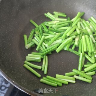 蒜苔炒鸡胗的做法步调：9