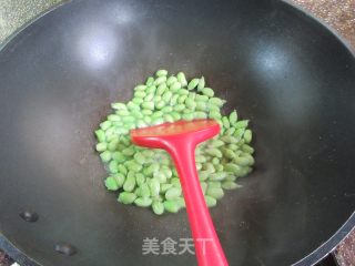 蛋饺烧毛豆的做法步调：3