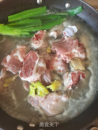酱年夜骨的做法步调：1