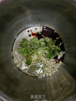 捞汁花甲的做法步调：6