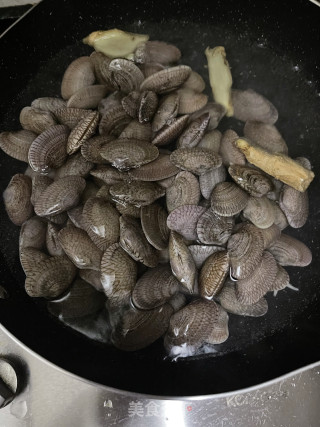 捞汁花甲的做法步调：5