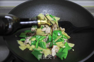 陈喷鼻坚老的肉片炒笋椒的做法步调：7